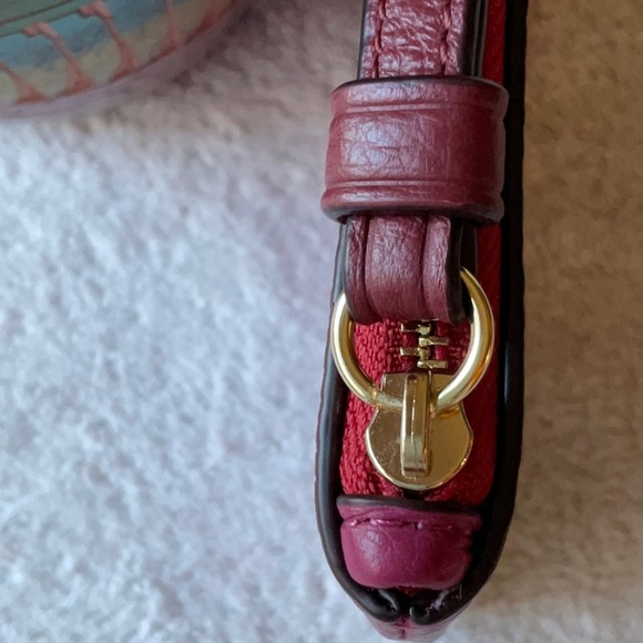 🐴 COACH LARGE CORNER WRISTLET WITH HORSE AND CARRIAGE 🐴 - Picture 12 of 16